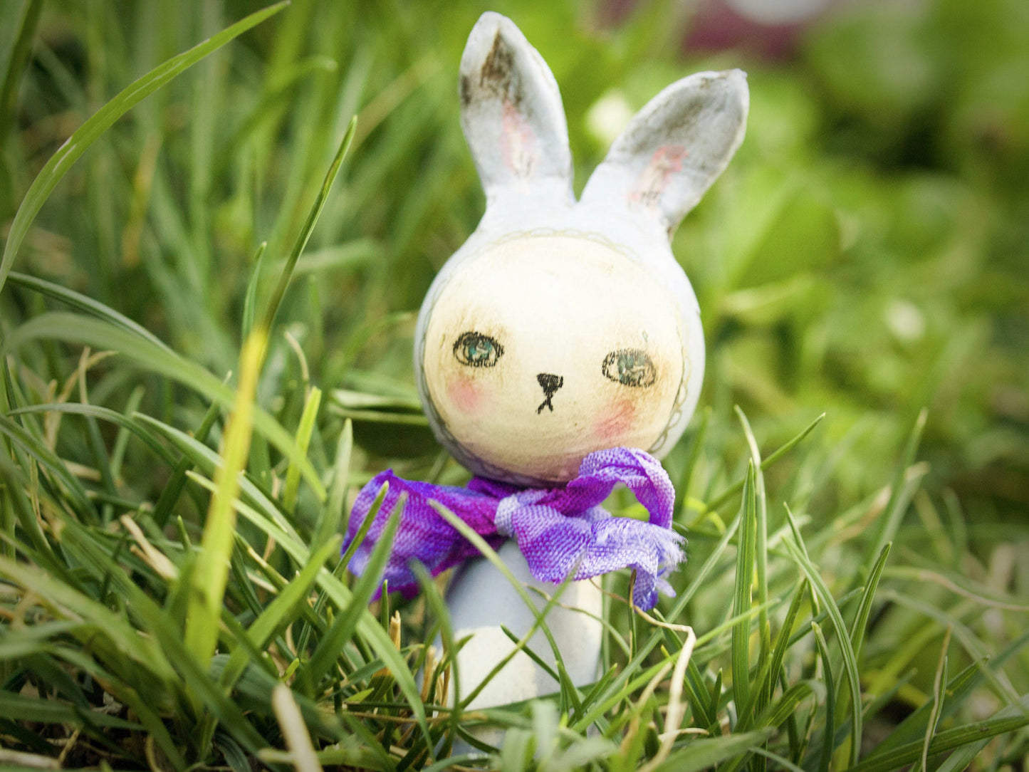 Little and super cute miniature Easter bunnies have hopped along to Danita Art. These adorable wooden kokeshi handmade dolls are really beautiful.