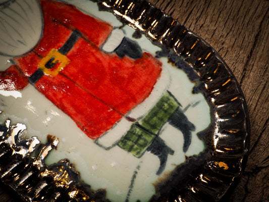 An original Christmas Holiday cake dinner dessert plate round glazed ceramic dinnerware handmade by Idania Salcido, the artist behind Danita Art. Glazed carved sgraffito stoneware, hand painted and decorated, it is illustrated by hand with snowmen, Christmas trees, Santa Claus, angels and snowballs and winter themes.