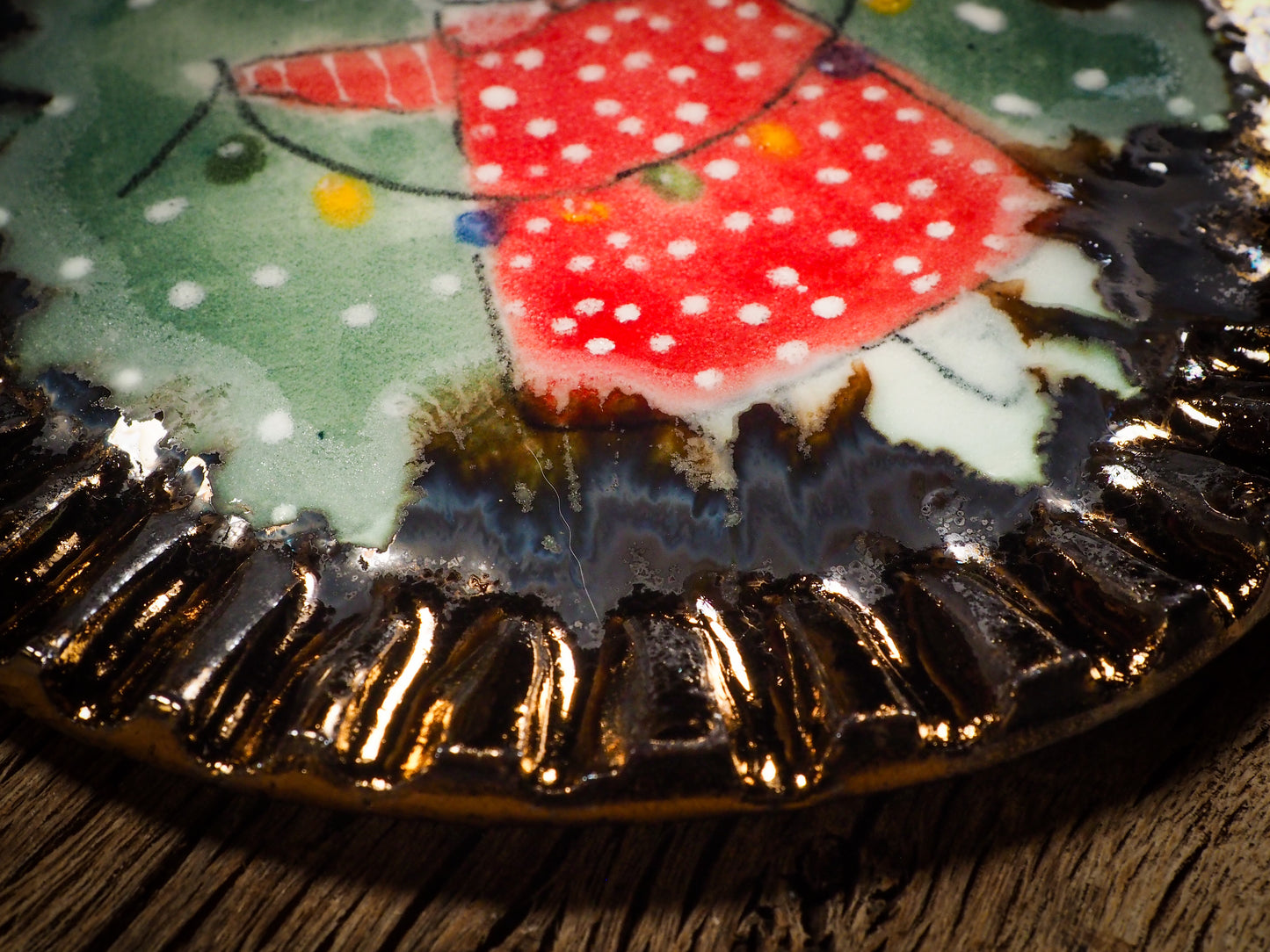 An original Christmas Holiday cake dinner dessert plate round glazed ceramic dinnerware handmade by Idania Salcido, the artist behind Danita Art. Glazed carved sgraffito stoneware, hand painted and decorated, it is illustrated by hand with snowmen, Christmas trees, Santa Claus, angels and snowballs and winter themes.