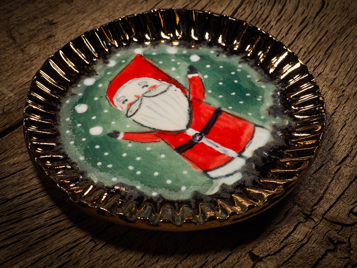 An original Christmas Holiday cake dinner dessert plate round glazed ceramic dinnerware handmade by Idania Salcido, the artist behind Danita Art. Glazed carved sgraffito stoneware, hand painted and decorated, it is illustrated by hand with snowmen, Christmas trees, Santa Claus, angels and snowballs and winter themes.