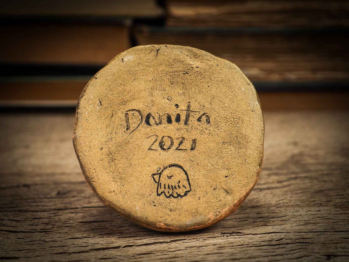 Original handmade ceramic artist color pencil brush holder bird by Idania Salcido, Danita Art. Unique ceramic art designed and hand built Idania Salcido. A beautiful handmade touch to any artist's studio with handmade glazed ceramic good for watercolors acrylics inks and oil paints. Clean with water or mineral spirits.