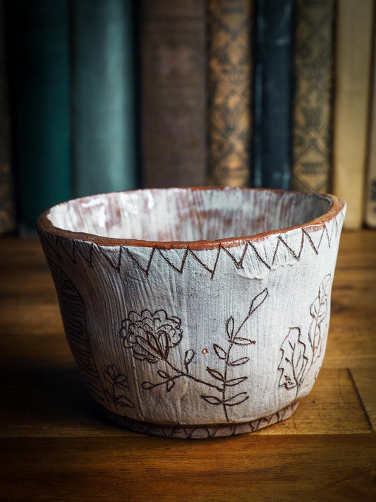 An original Idania Salcido Danita Art pinched ceramic cat pet food bowl. Handmade from locally foraged clay, this glazed ceramics one of a kind artwork is perfect for any kitchen plate and bowls unique collection. Thumbprints and intentionally irregular shape give the bowl a cozy, warmly familiar feel when you pick it. A cute little white rabbit is carved on the sides.