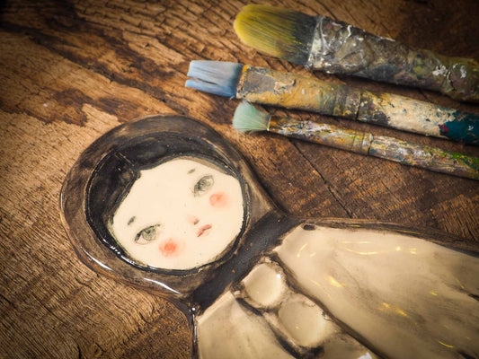 Each artist paint palette by Idania Salcido, the artist behind Danita Art, is hand sculpted and fired with paint and scratch resistant glazes and with enough paint wells to keep and mix colors at ease. Acrylics, Oils and watercolors can be used, it is perfect for any medium! Clean with water or mineral spirits.