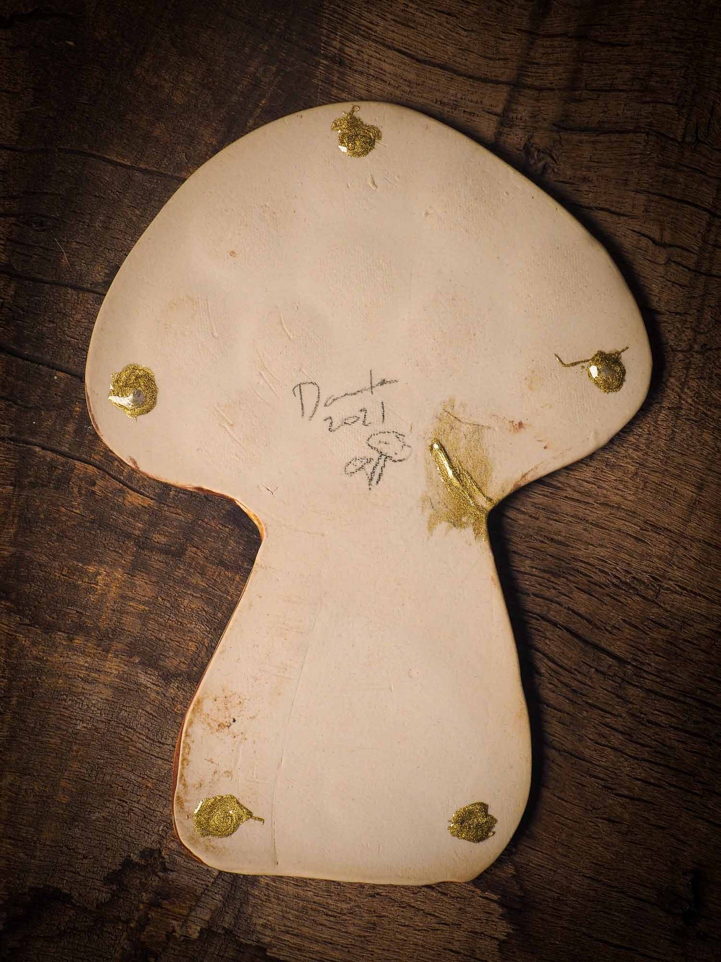 Each artist paint palette by Idania Salcido, the artist behind Danita Art, is hand sculpted and fired with paint and scratch resistant glazes and with enough paint wells to keep and mix colors at ease. Acrylics, Oils and watercolors can be used, it is perfect for any medium! Clean with water or mineral spirits.