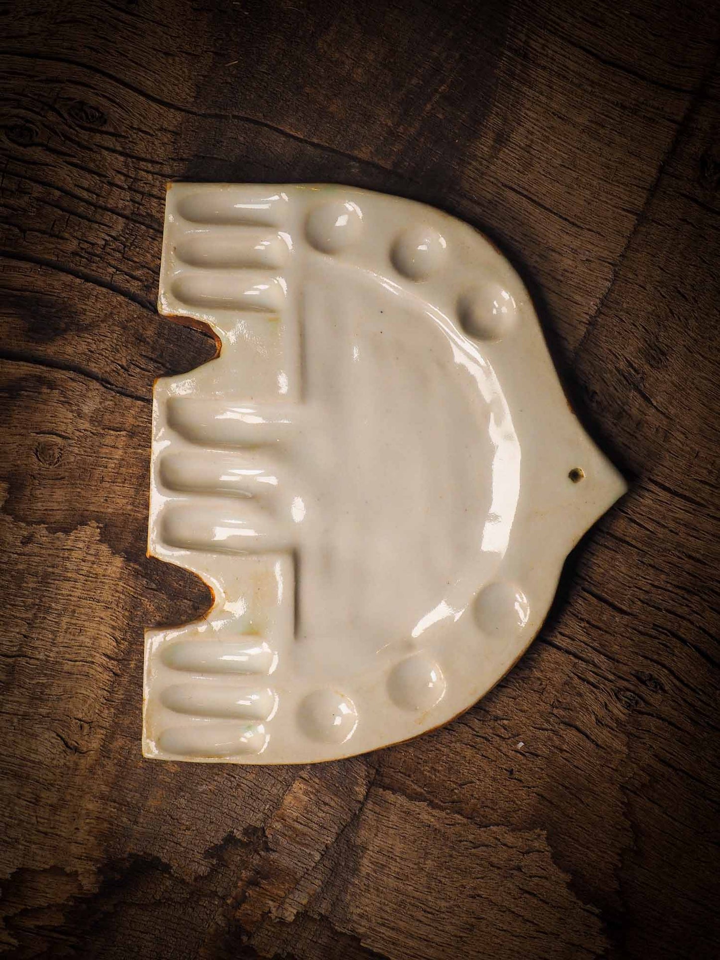 Each artist paint glazed ceramic palette by Idania Salcido, the artist behind Danita Art, is hand sculpted and fired with paint and scratch resistant glazes and with enough paint wells to keep and mix colors at ease. Acrylics, Oils and watercolors can be used, it is perfect for any medium! Clean with water or mineral spirits.