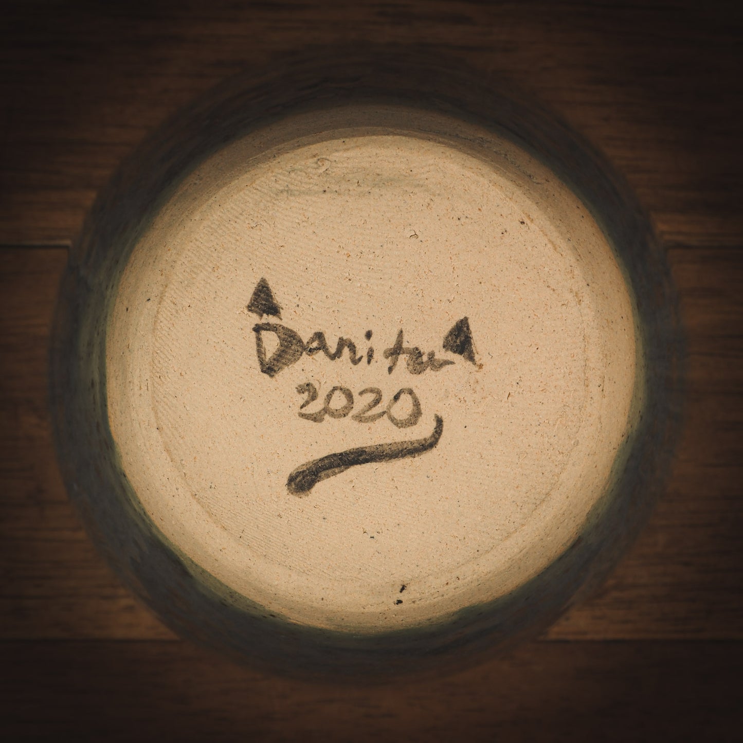 An original Idania Salcido Danita Art pinched ceramic cat pet food plate. Handmade from stoneware, this glazed ceramics one of a kind artwork is perfect for any kitchen plate and bowls unique collection. Thumbprints and intentionally irregular shape give the bowl a cozy, warmly familiar feel when you pick it. A beautiful cute cat is playing with his girl friend on an underglaze watercolor pond.