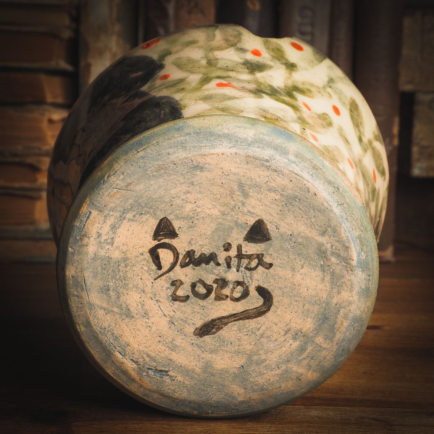 An original Idania Salcido Danita Art ceramic cat pet food plate. Handmade from stoneware, this glazed ceramics one of a kind artwork is perfect for any kitchen plate and bowls unique collection. Thumbprints and intentionally irregular shape give the bowl a cozy, warmly familiar feel when you pick it. This is the painter's cat. Like my black cat Loki, he loves to hang around with me in the studio. He's great at holding your brushes and paint water for you.