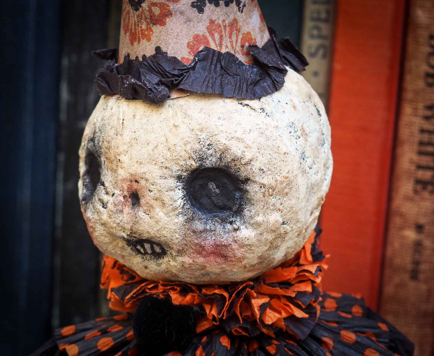 THE SKELETON OF HALLOWEEN PRESENT