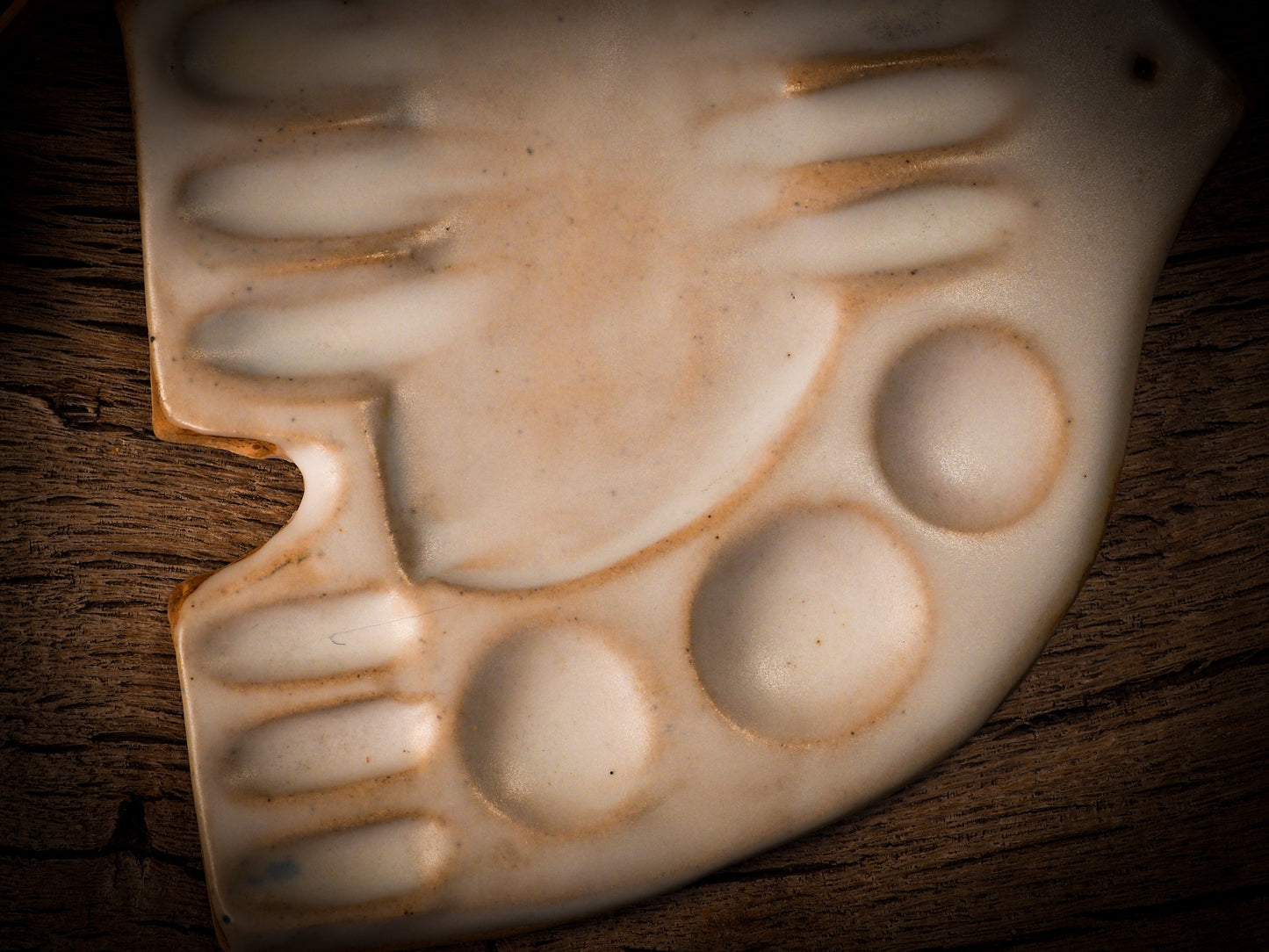 Each artist paint glazed ceramic palette by Idania Salcido, the artist behind Danita Art, is hand sculpted and fired with paint and scratch resistant glazes and with enough paint wells to keep and mix colors at ease. Acrylics, Oils and watercolors can be used, perfect for any medium! Clean with water or mineral spirits.