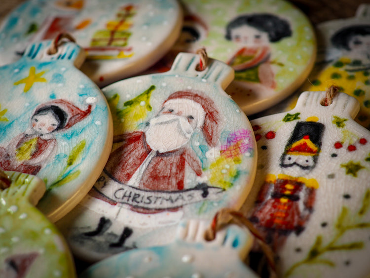 ROUND ORNAMENTS