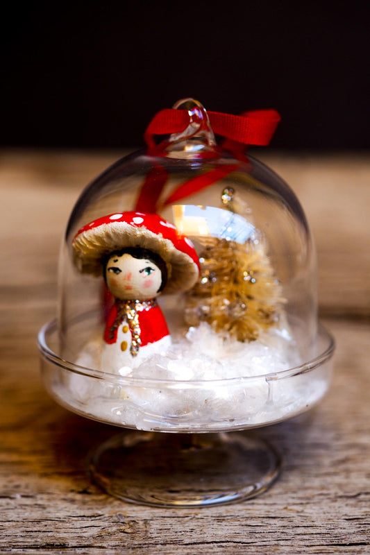 An original handmade christmas tree ornament by Idania Salcido. A clear domed diorama with a holiday scene with Santa Claus elves, Christmas Trees, Elves, Gifts and magical glitter deer. Perfect to decorate your Christmas Tree, your mantelpiece or to be used as accents on a dinner table.