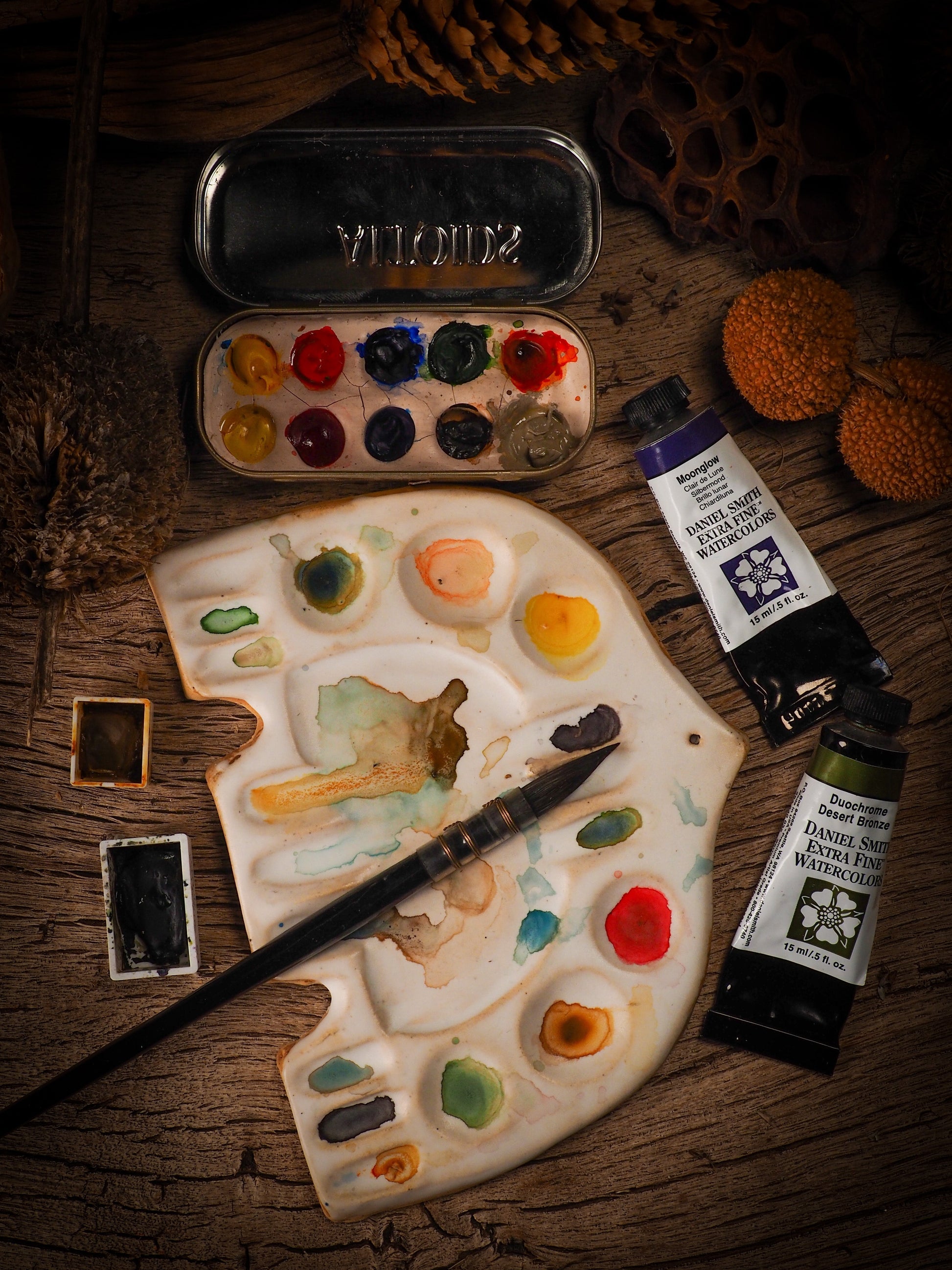 Each artist paint glazed ceramic palette by Idania Salcido, the artist behind Danita Art, is hand sculpted and fired with paint and scratch resistant glazes and with enough paint wells to keep and mix colors at ease. Acrylics, Oils and watercolors can be used, perfect for any medium! Clean with water or mineral spirits.