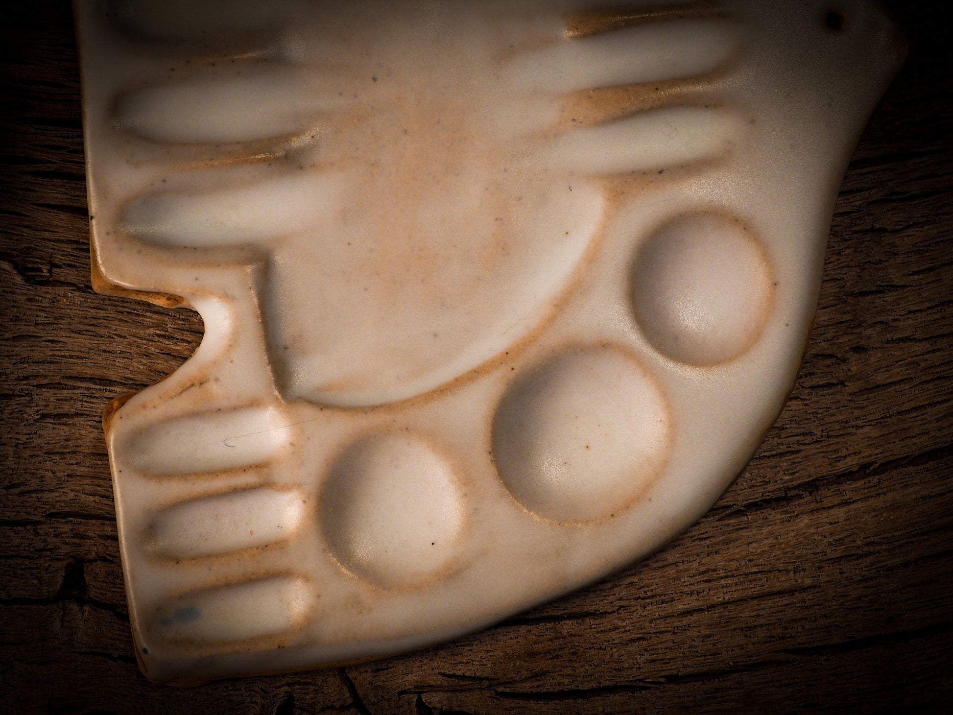 Each artist paint glazed ceramic palette by Idania Salcido, the artist behind Danita Art, is hand sculpted and fired with paint and scratch resistant glazes and with enough paint wells to keep and mix colors at ease. Acrylics, Oils and watercolors can be used, perfect for any medium! Clean with water or mineral spirits.