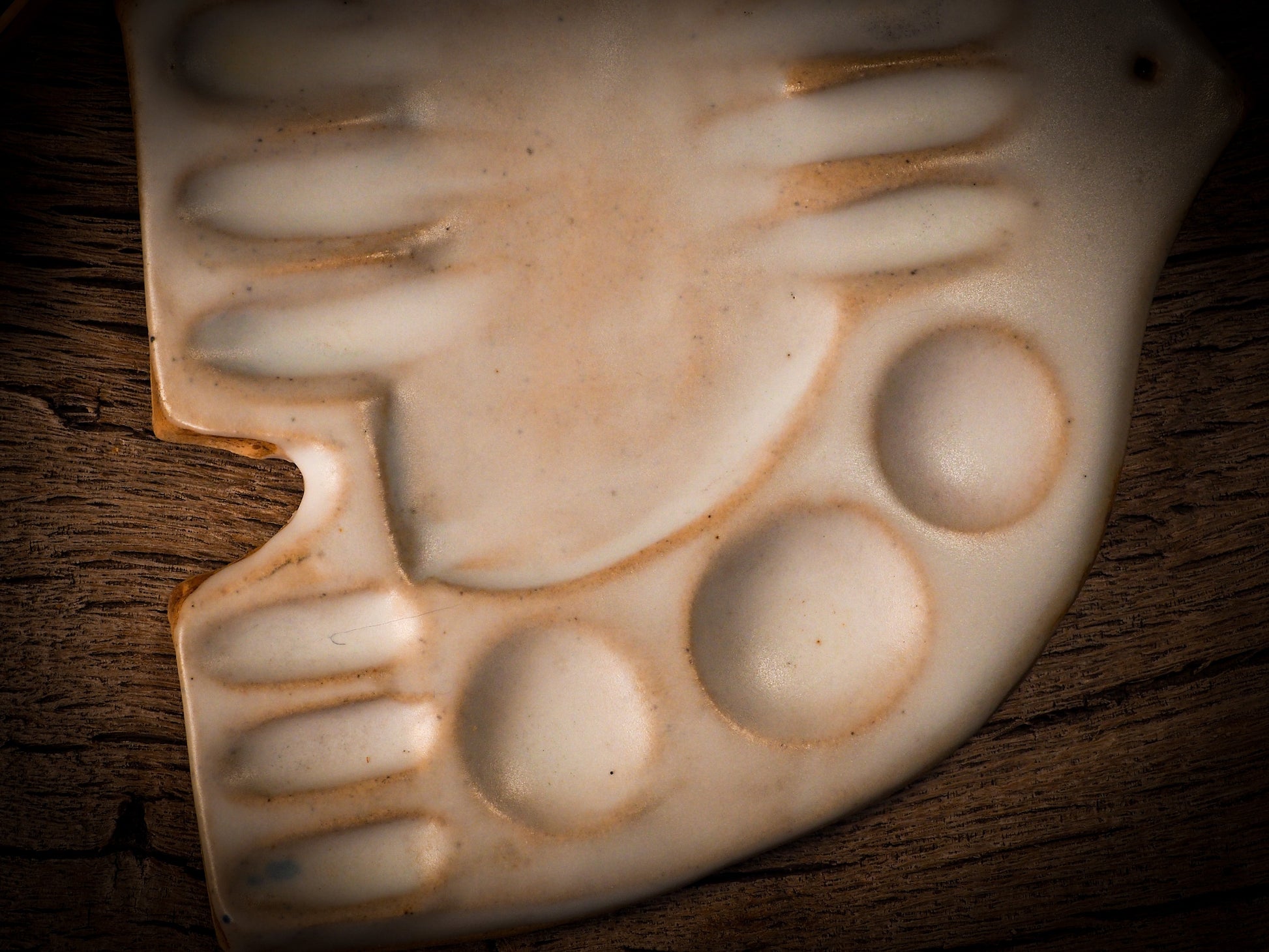 Each artist paint glazed ceramic palette by Idania Salcido, the artist behind Danita Art, is hand sculpted and fired with paint and scratch resistant glazes and with enough paint wells to keep and mix colors at ease. Acrylics, Oils and watercolors can be used, perfect for any medium! Clean with water or mineral spirits.