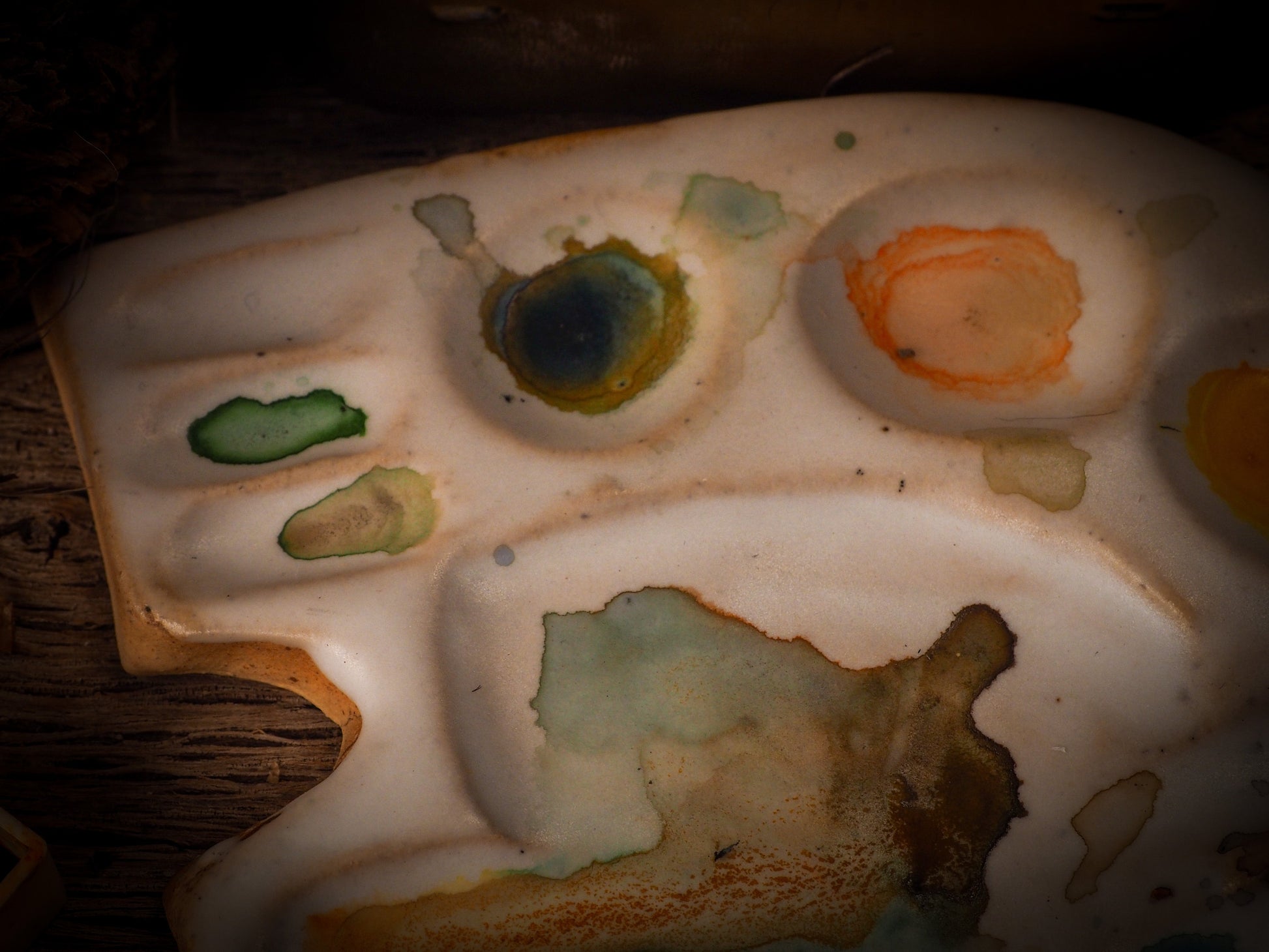 Each artist paint glazed ceramic palette by Idania Salcido, the artist behind Danita Art, is hand sculpted and fired with paint and scratch resistant glazes and with enough paint wells to keep and mix colors at ease. Acrylics, Oils and watercolors can be used, perfect for any medium! Clean with water or mineral spirits.